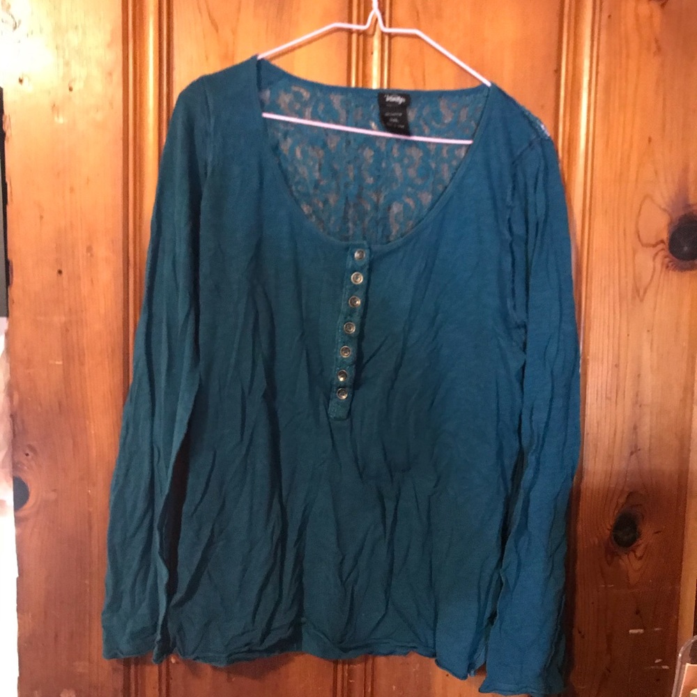 Long sleeve shirt with lace detail